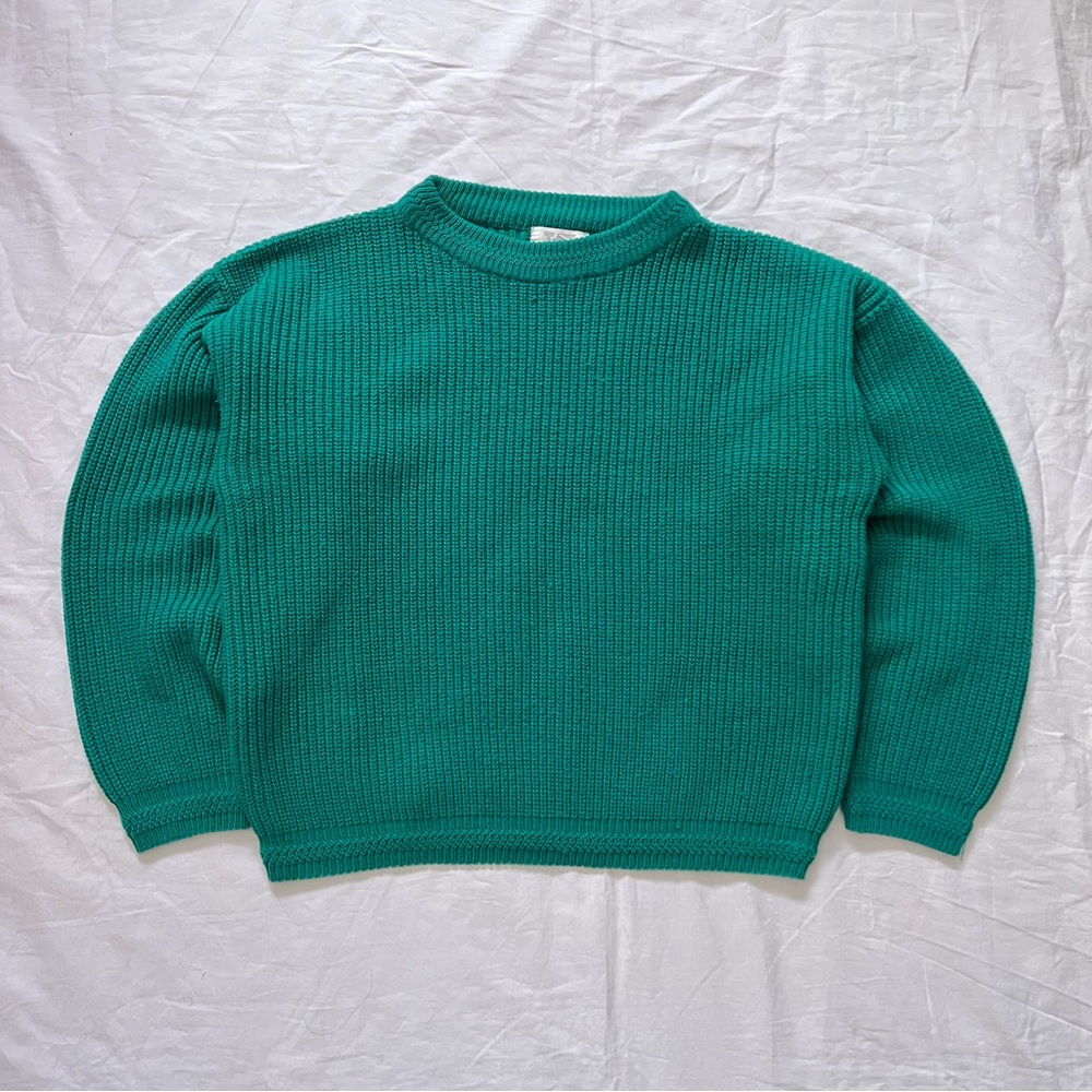Cozy Green Crewneck Sweater with Ribbed Texture